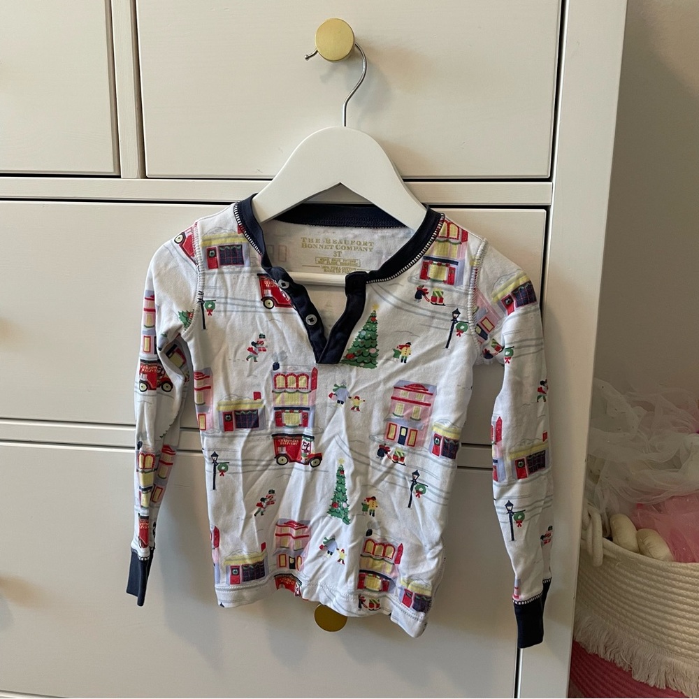 The Beaufort Bonnet Company Christmas Town Pajama Top Size 3T